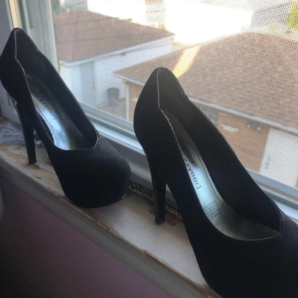 Size 6 black stilettos with red under soles